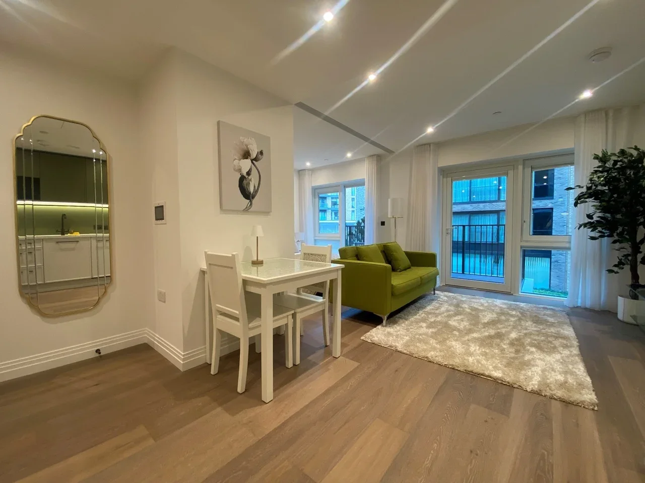 Flat Thurstan Street in Greater London