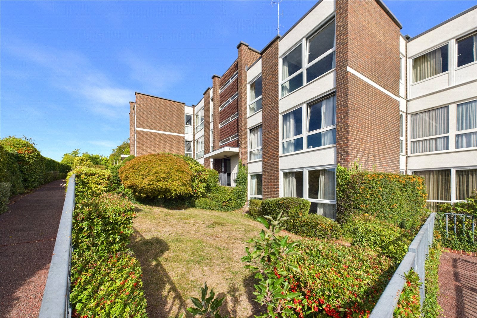 Flat Hartslock Court in Pangbourne