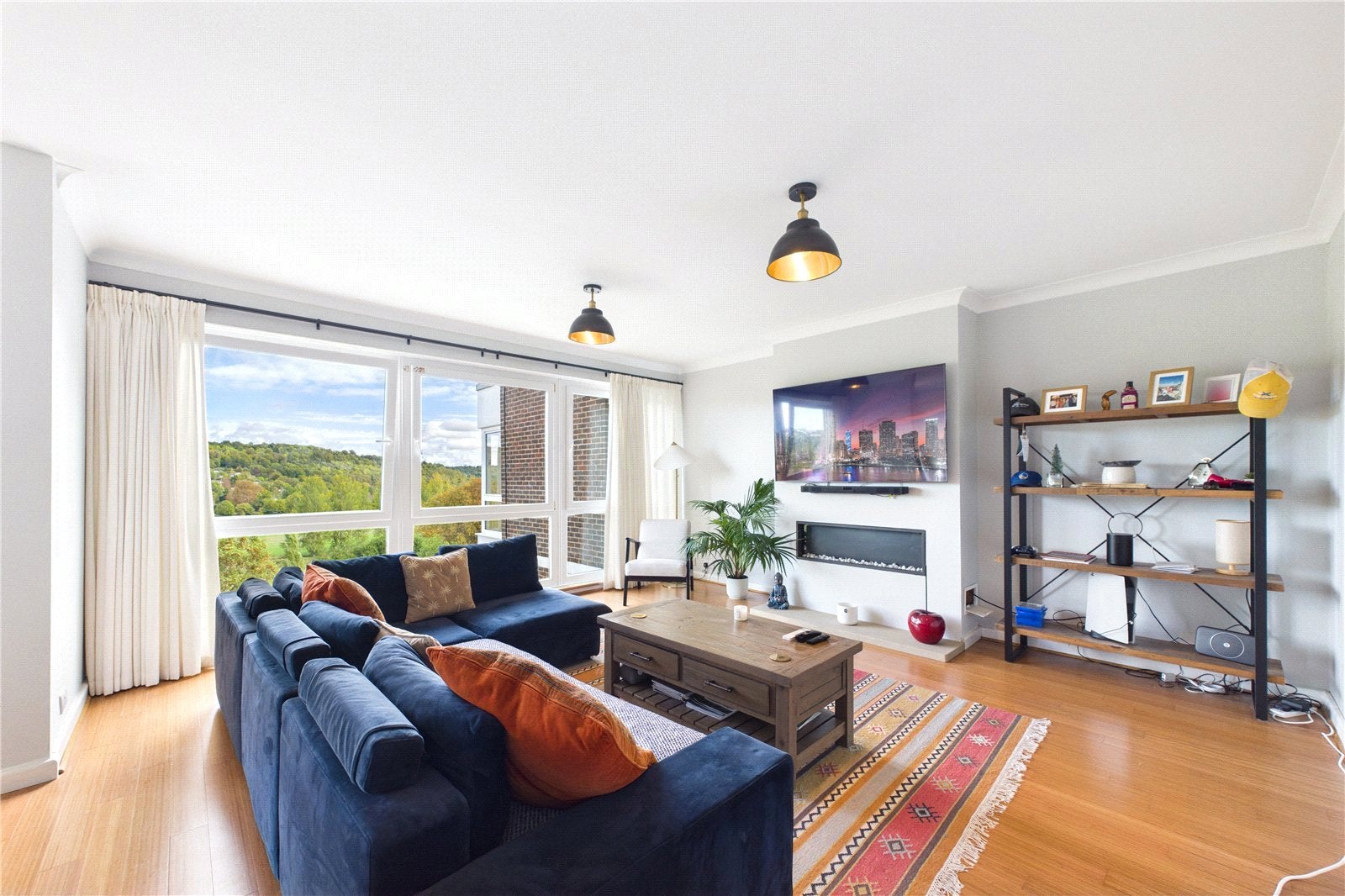 Flat Hartslock Court in Pangbourne