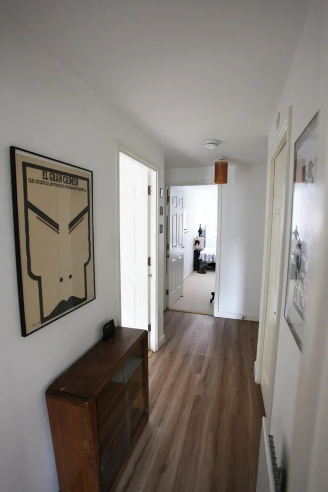 Flat Amber Wharf in Greater London