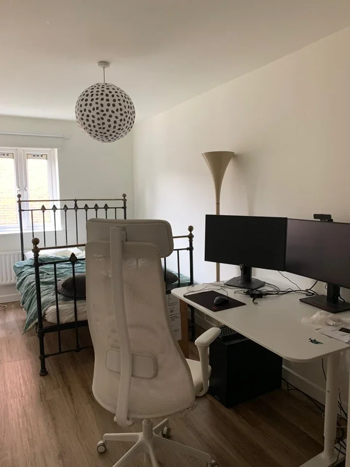 Flat Amber Wharf in Greater London