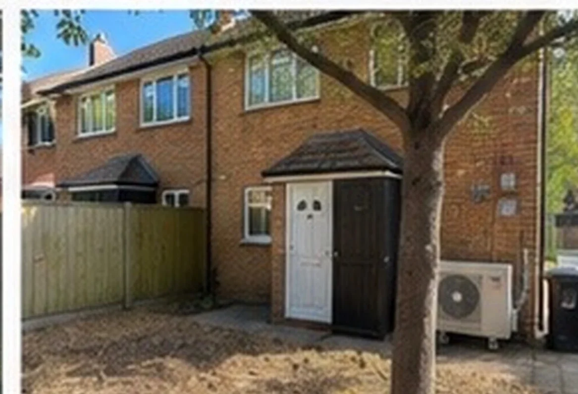 House Tall Trees in Slough