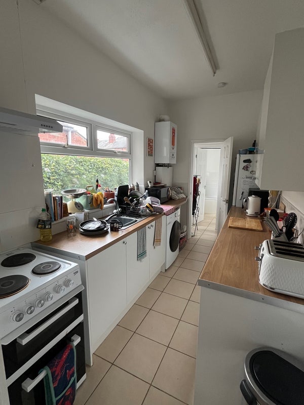 Room Farman Road in Coventry