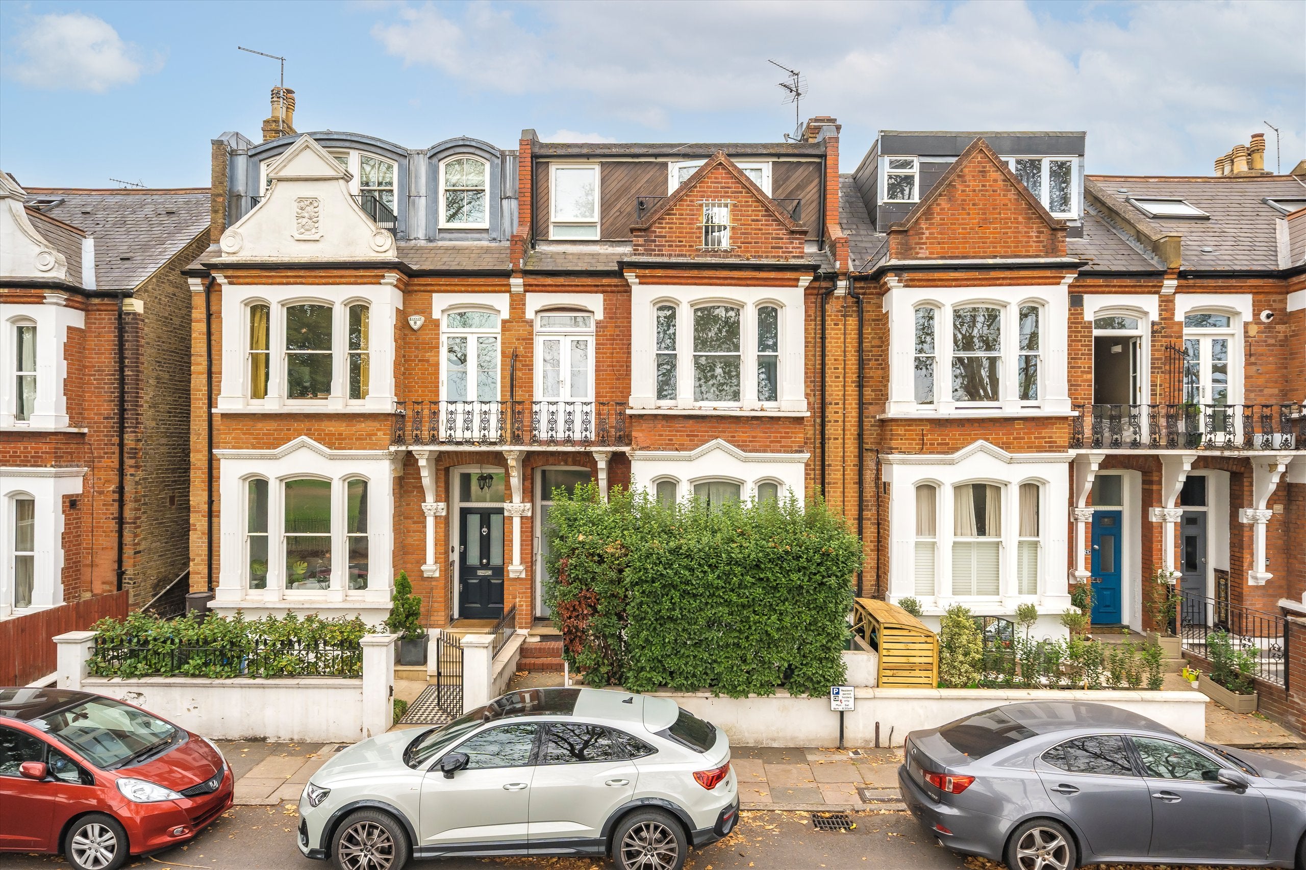 Flat Rocks Lane in Greater London