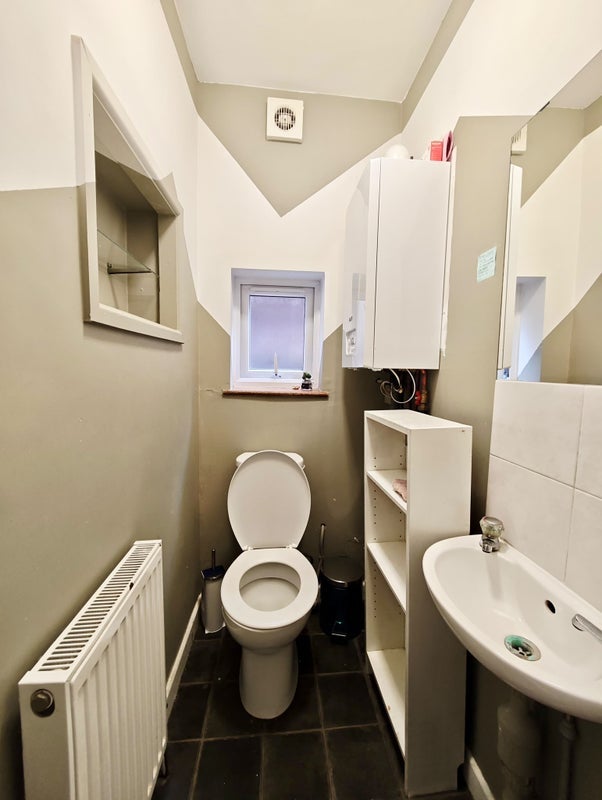 Room Pope's Lane in Greater London