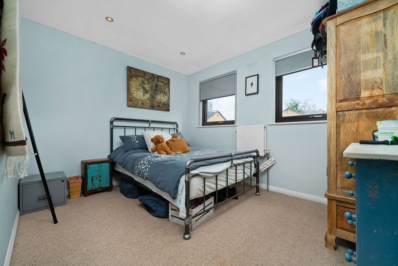 Room Underwood Road in Greater London