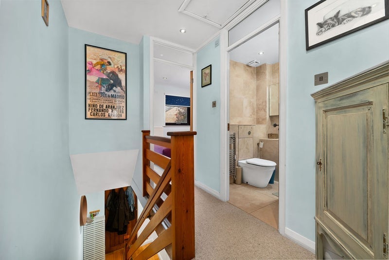 Room Underwood Road in Greater London