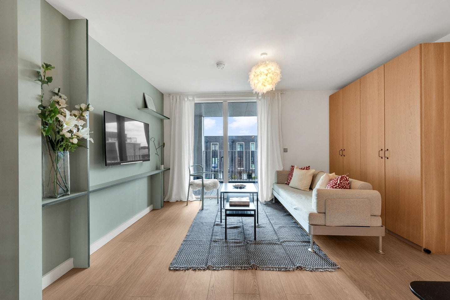 Flat Derny Avenue in Greater London