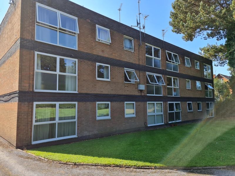 Flat Middleton Hall Road in Birmingham
