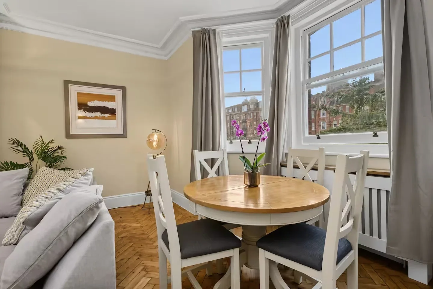 Flat Oakwood Court in Greater London