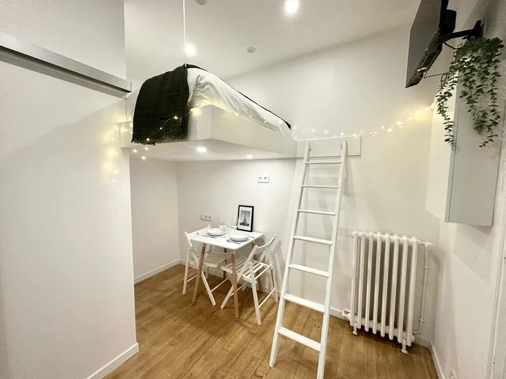 Flat Passage Cardinet in Paris