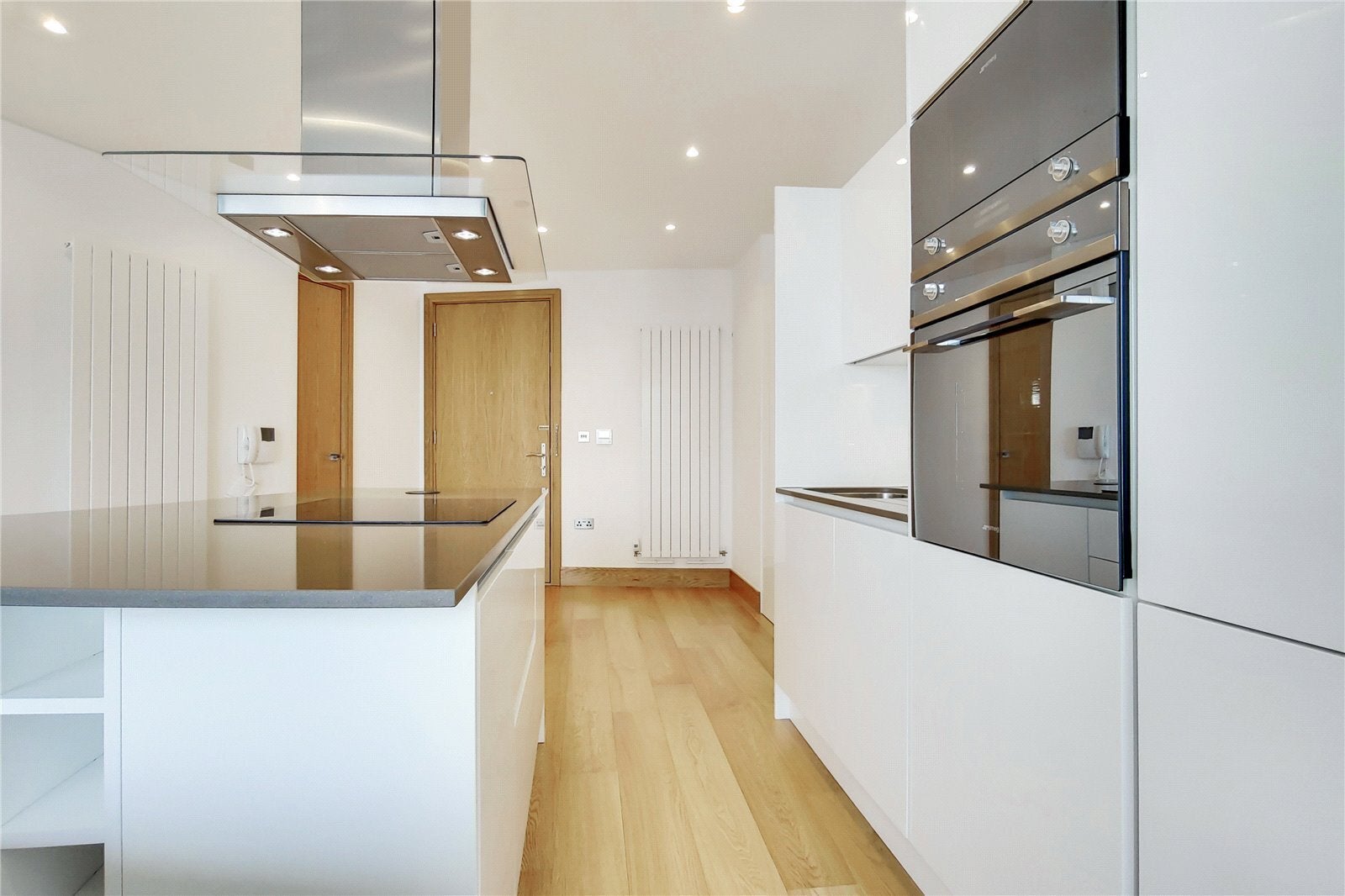 Flat Alexia Square in Greater London