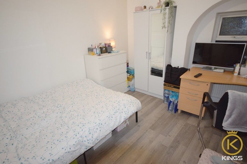 Flat Ash Grove in Guildford