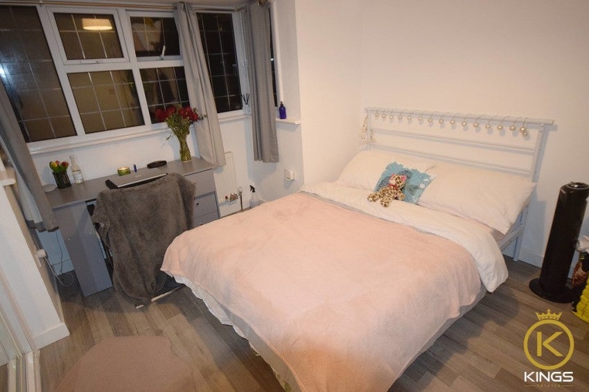 Flat Ash Grove in Guildford