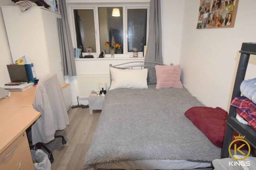 Flat Ash Grove in Guildford