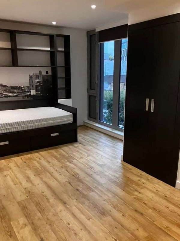 Room Camley Street in Greater London