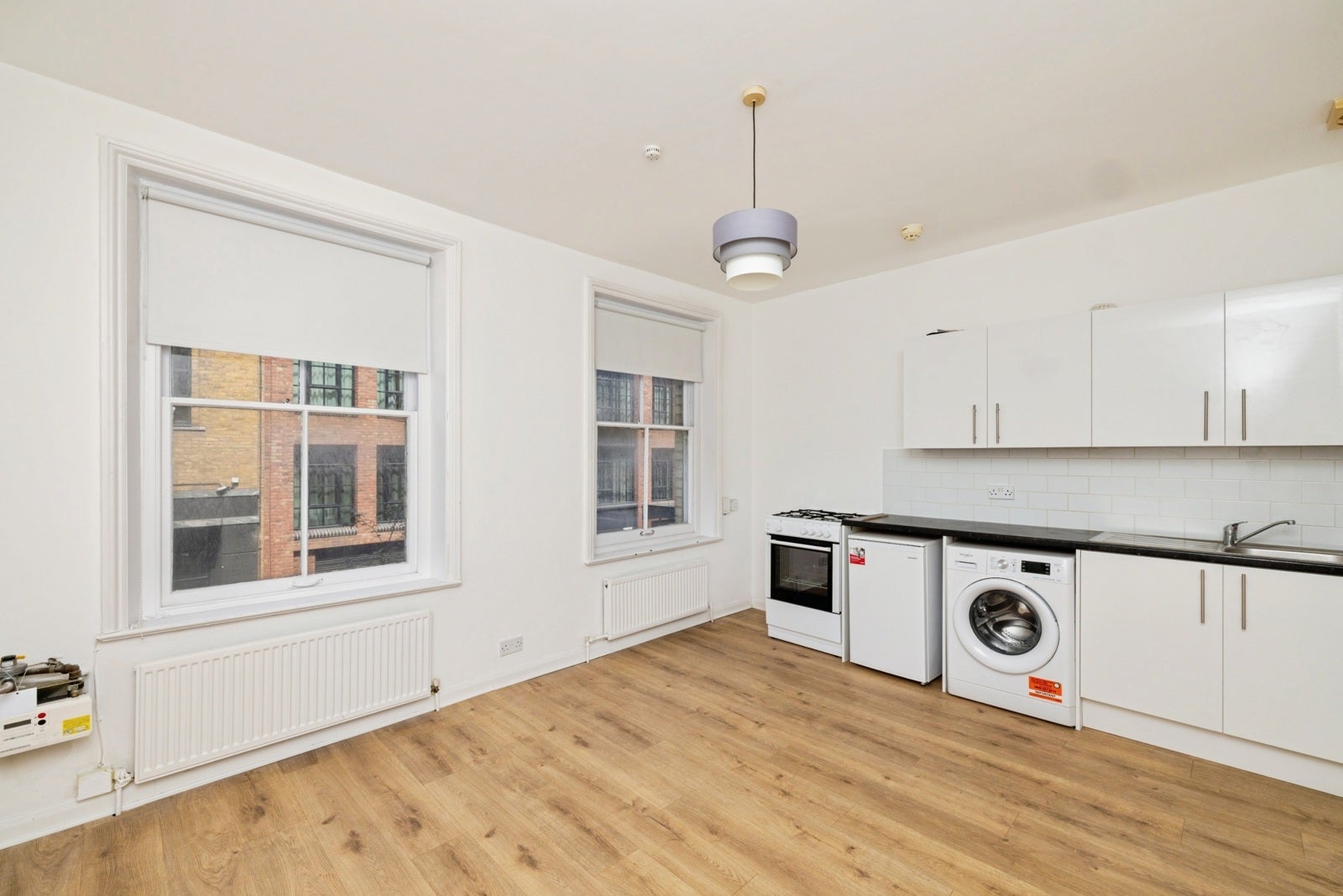 Flat Scrutton Street in Greater London