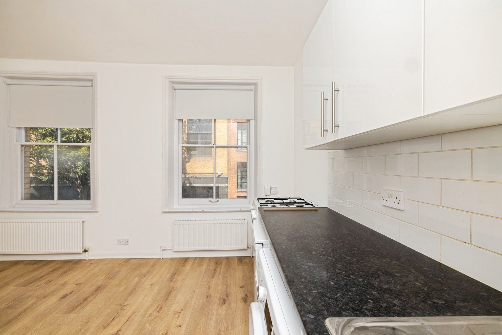 Flat Scrutton Street in Greater London