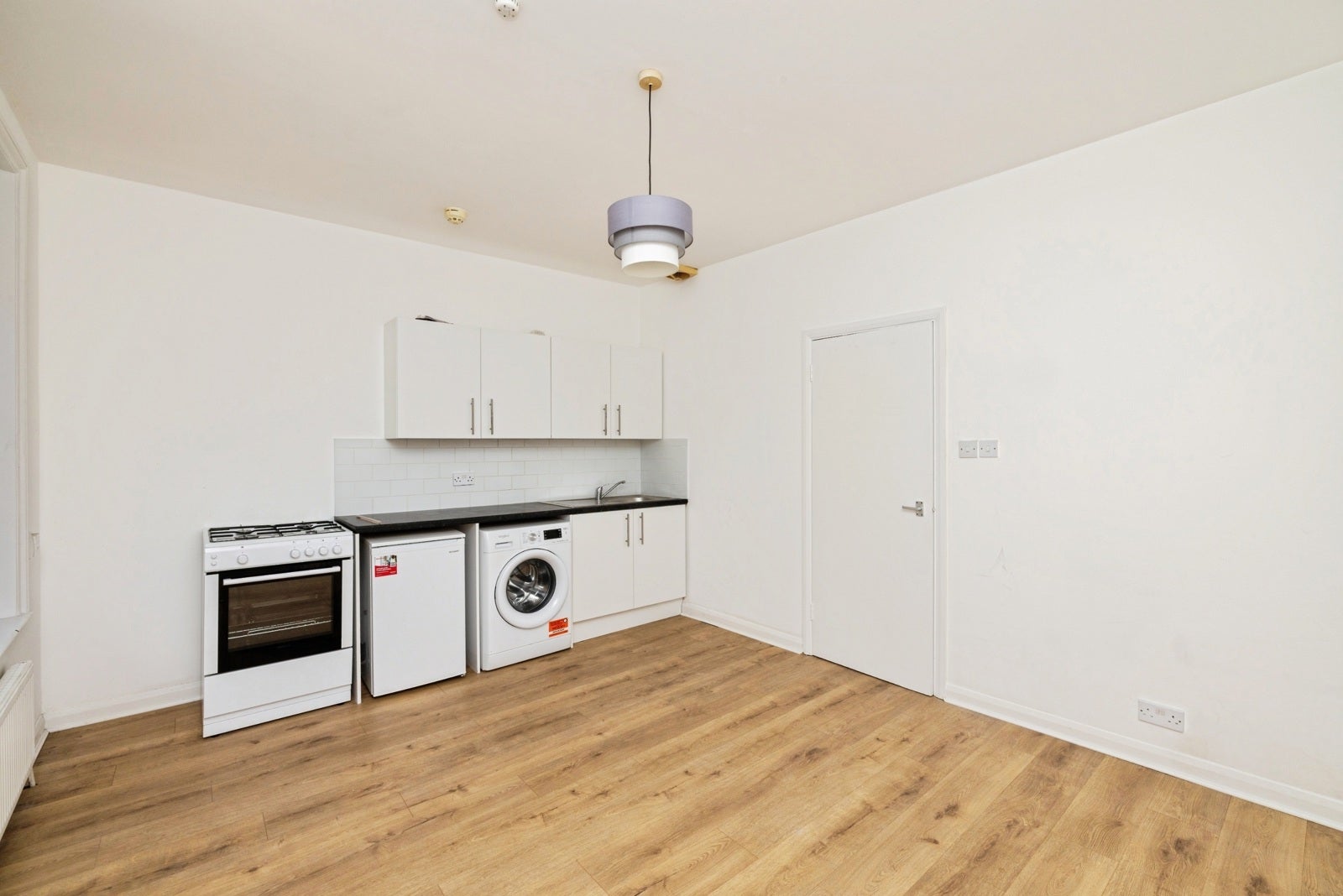 Flat Scrutton Street in Greater London