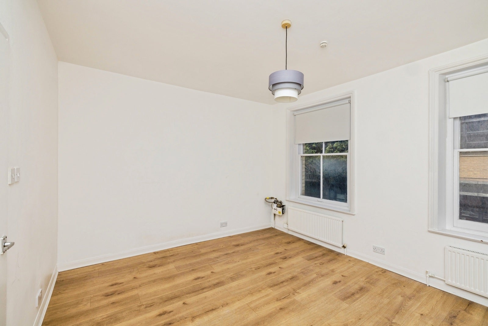 Flat Scrutton Street in Greater London