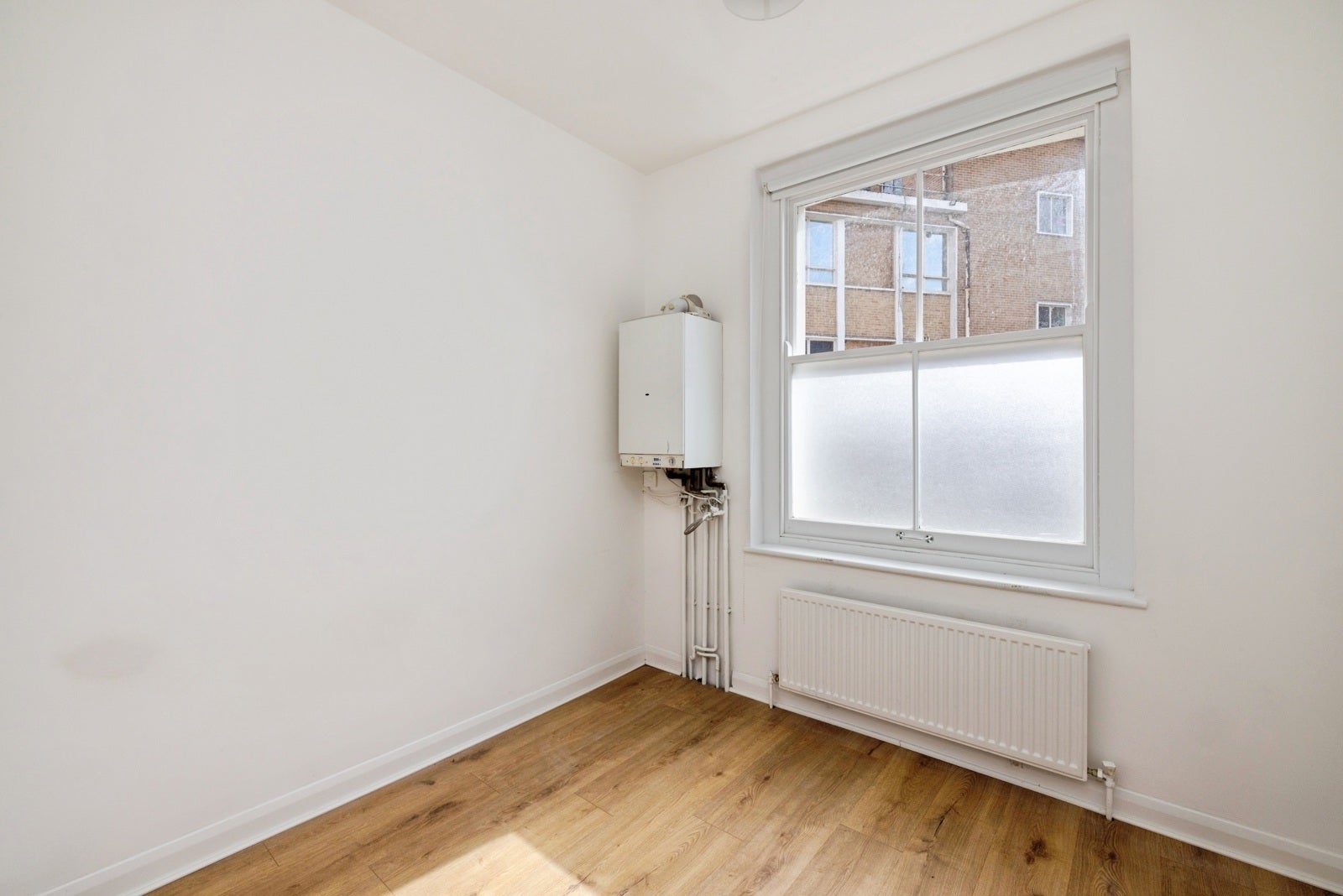Flat Scrutton Street in Greater London