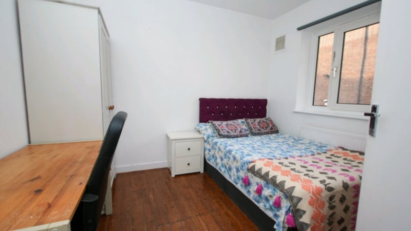 Room Whitmore Road in Greater London