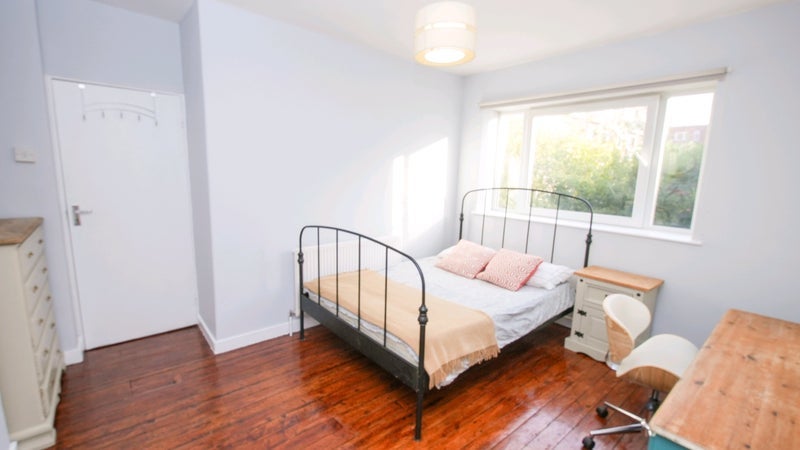 Room Whitmore Road in Greater London