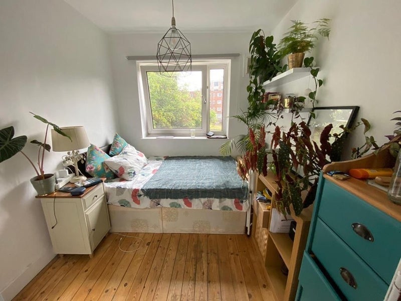 Room Whitmore Road in Greater London