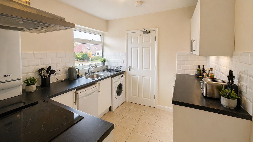 Room Hawton Crescent in Nottingham