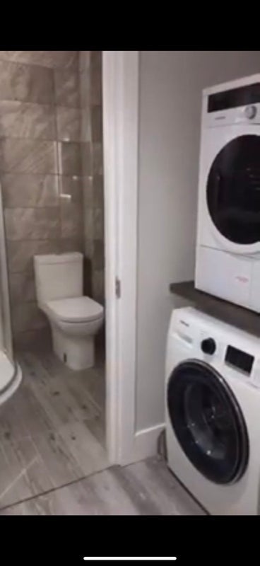 Room Woodfield Road in Crawley