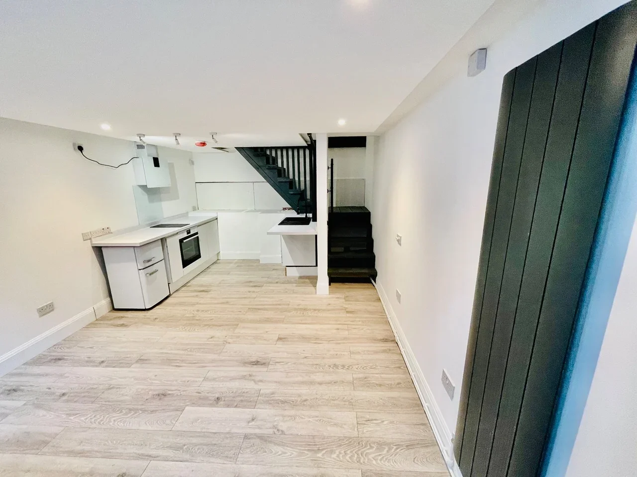 Flat Dermody Road in Greater London