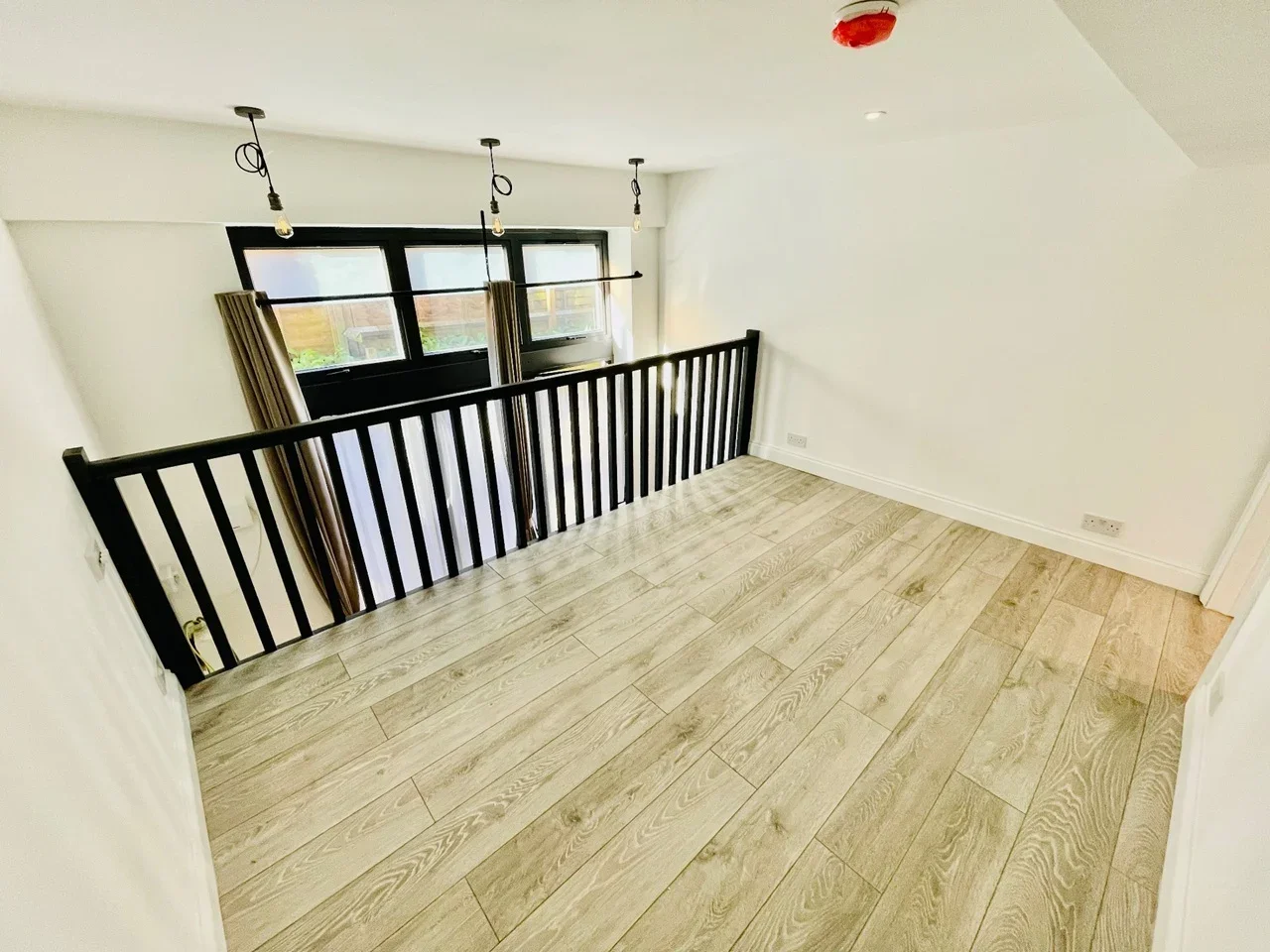 Flat Dermody Road in Greater London