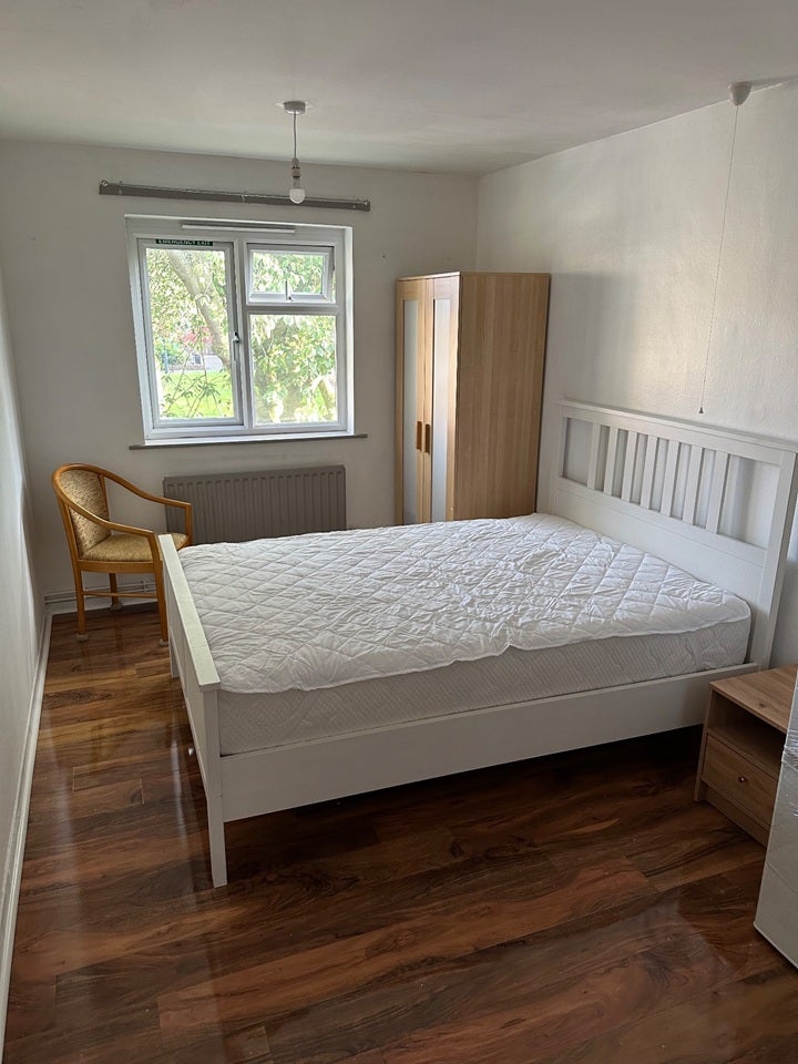 Room Edensor Square in Derby