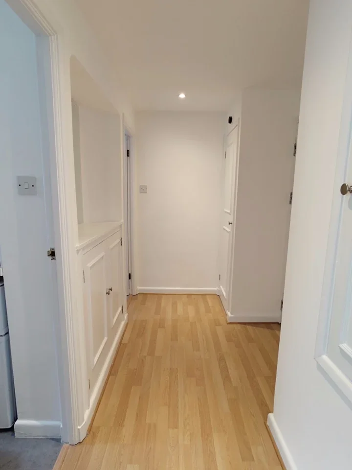 Flat Queen's Yard in Greater London
