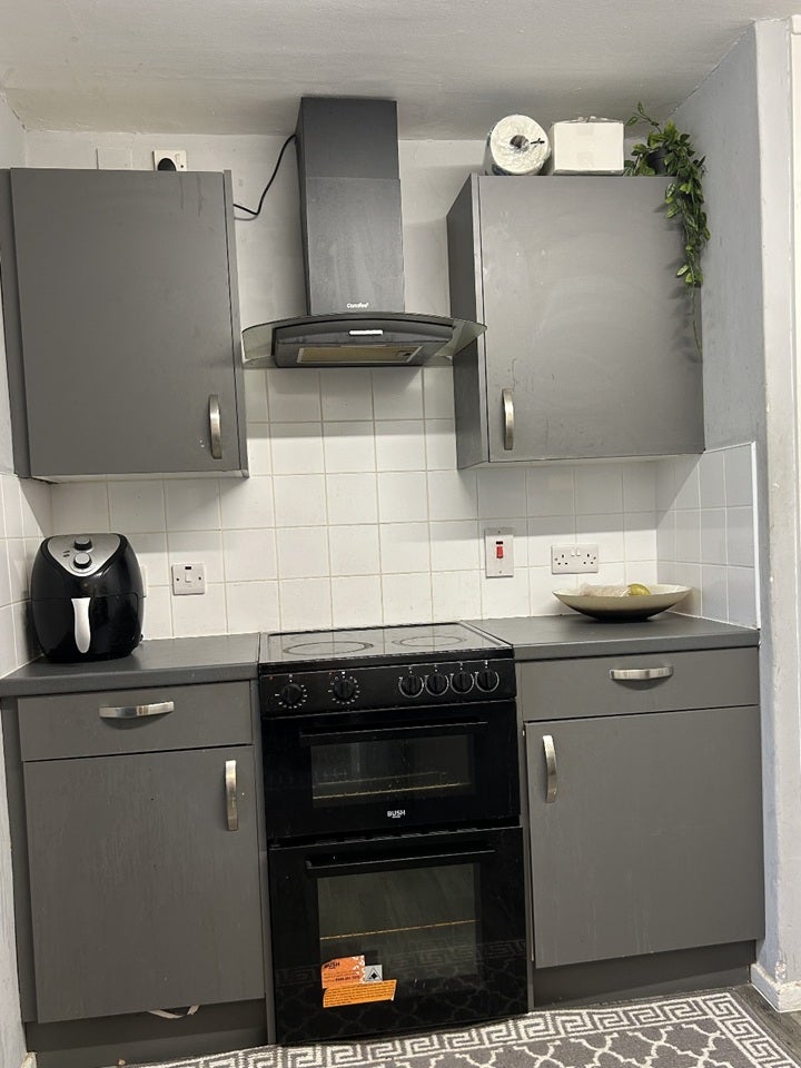 Room Drew Road in Greater London