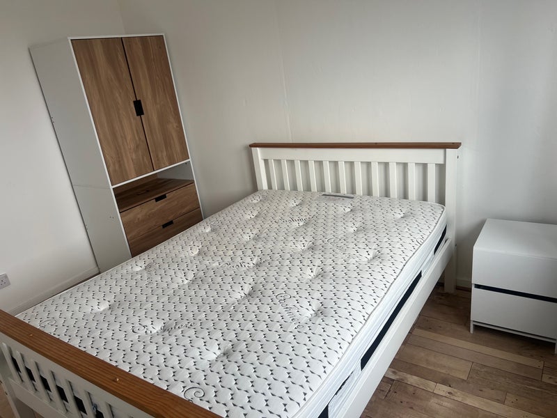 Room Cedar Court in Glasgow