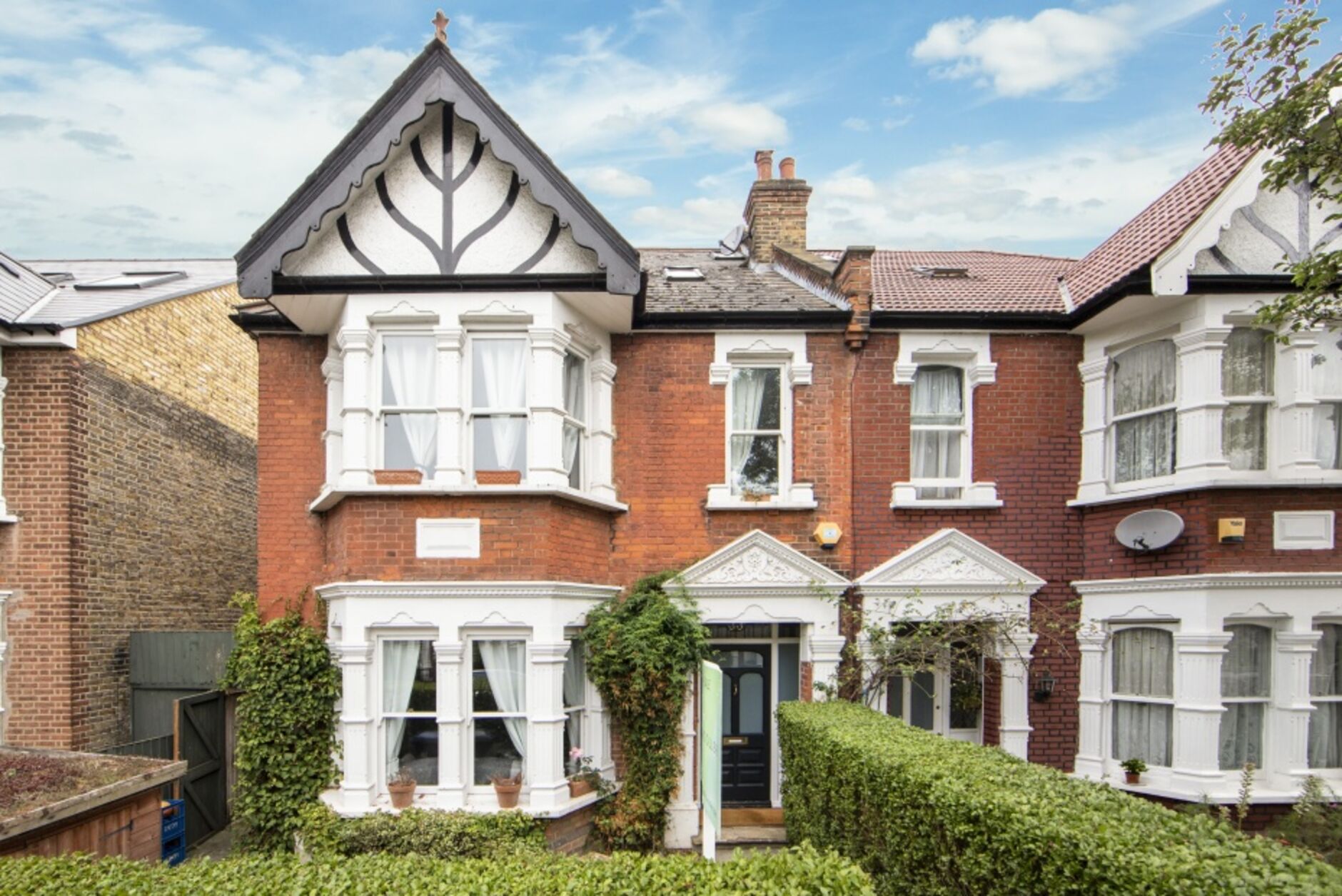Flat First Avenue in Greater London