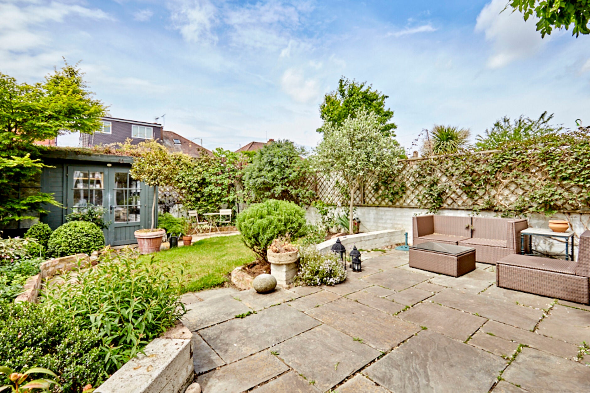Flat First Avenue in Greater London