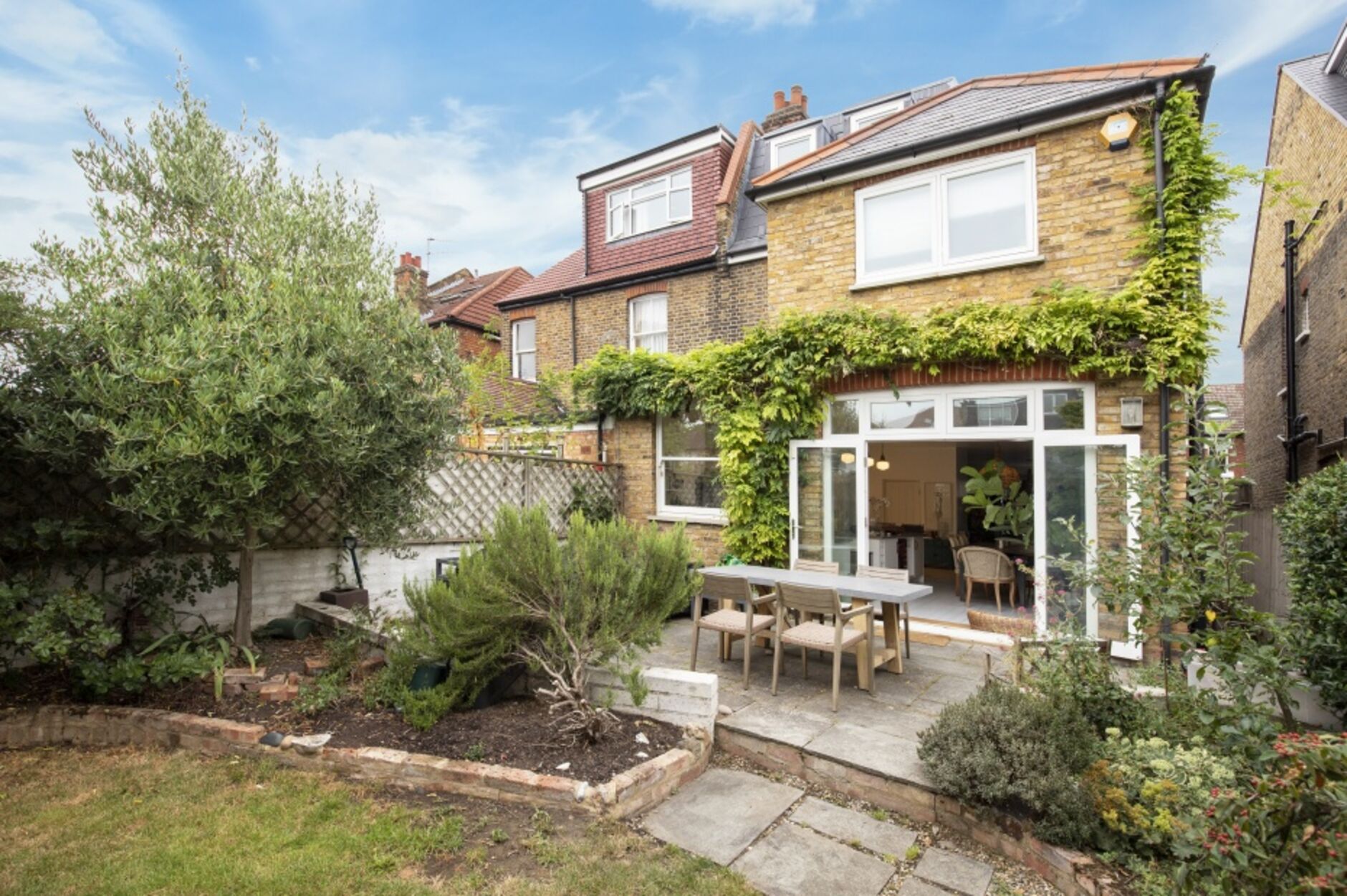 Flat First Avenue in Greater London