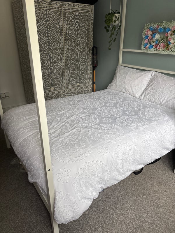 Room Lower Barn Road in Greater London