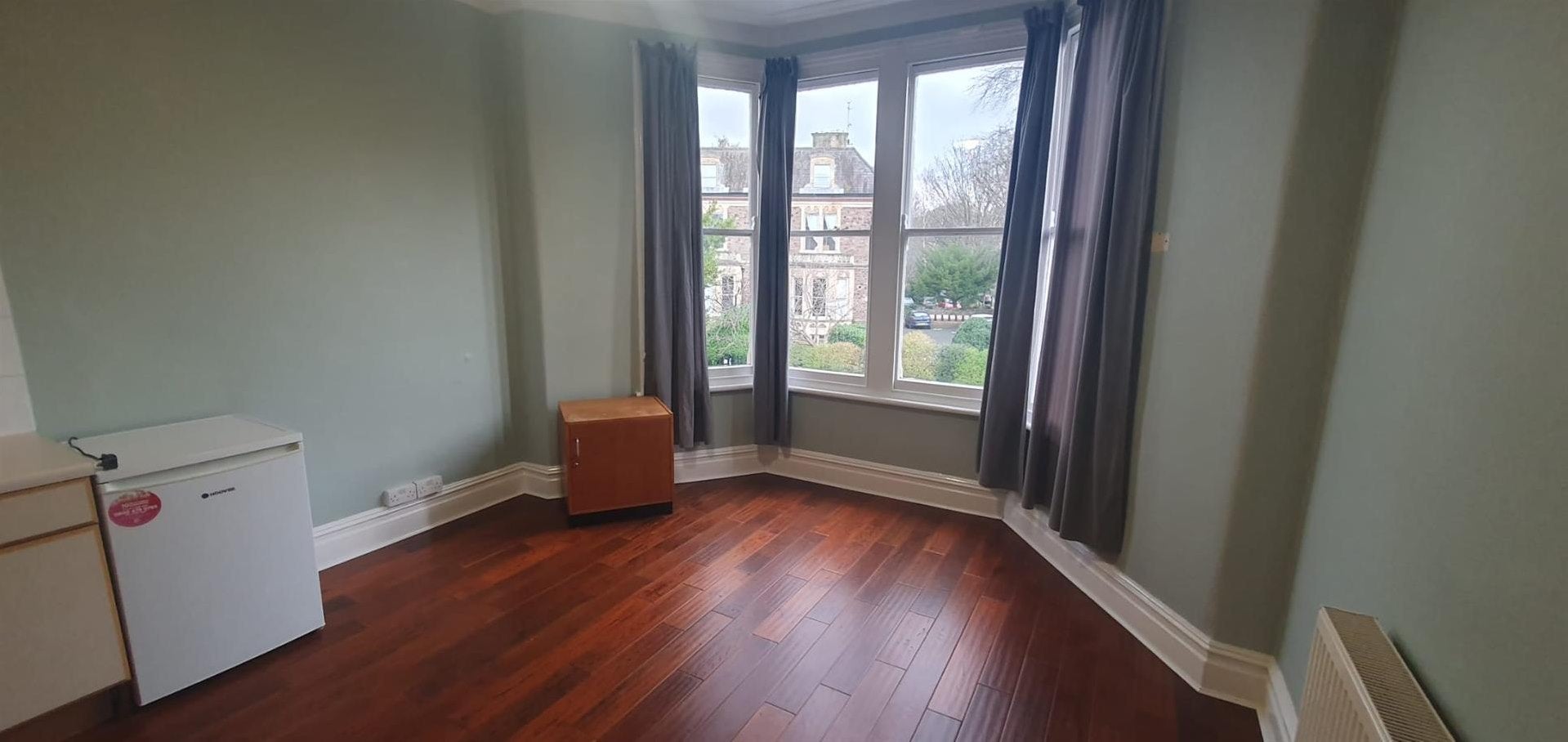 Flat Elmdale Road in Bristol