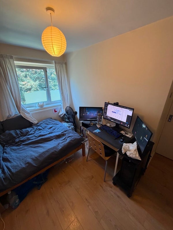 Room Petersfield Rise in Greater London