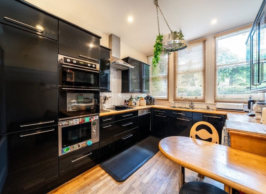 Flat Cambridge Road in Greater London