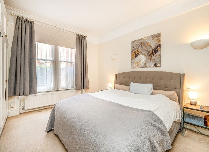 Flat Cambridge Road in Greater London
