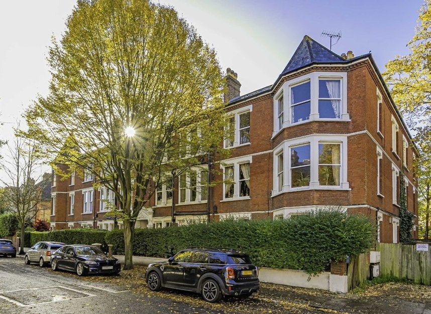 Flat Cambridge Road in Greater London