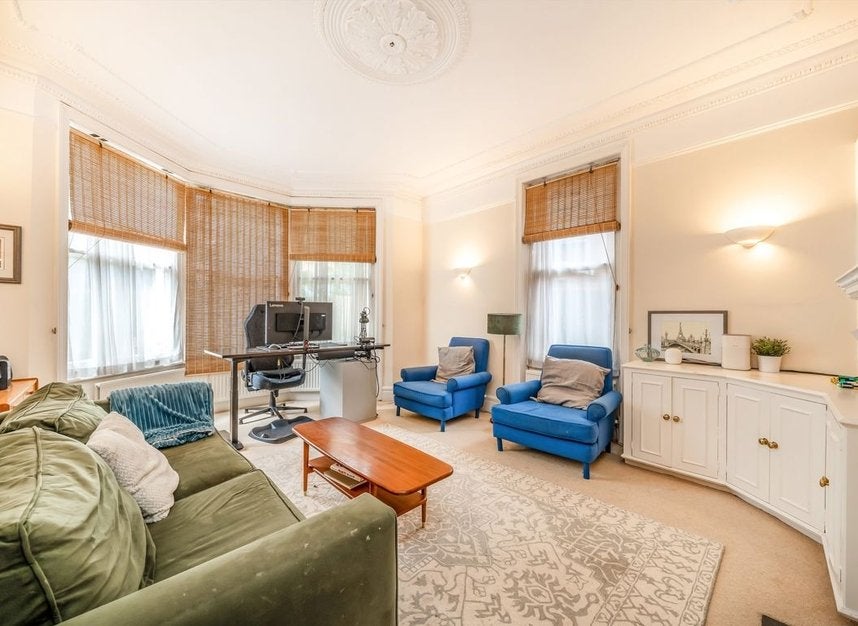 Flat Cambridge Road in Greater London