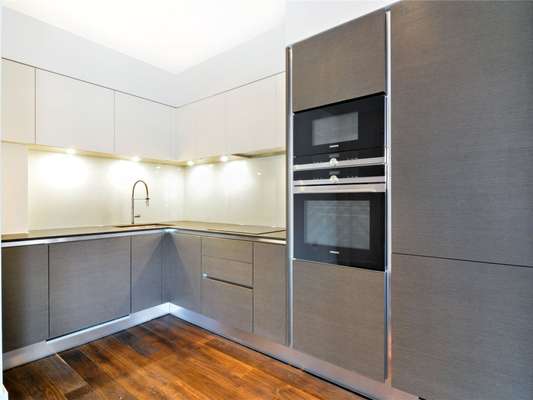 Flat Clapham Common North Side in Greater London