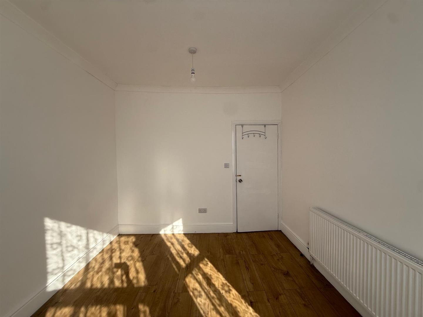 Flat Kingswood Road in Greater London