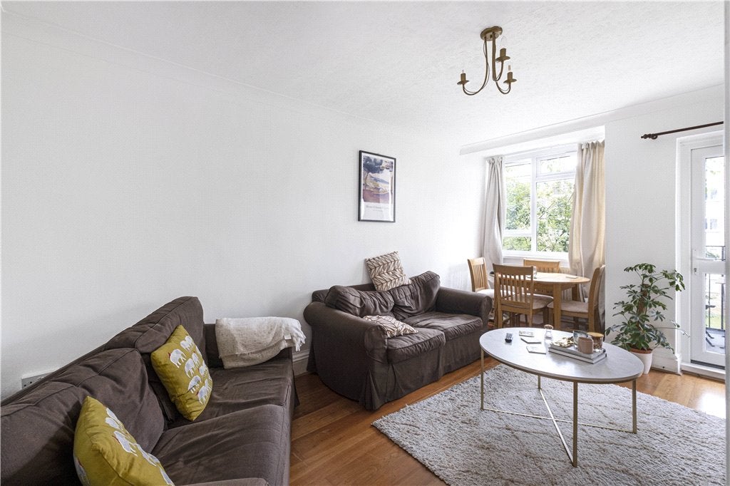 Flat Tildesley Road in Greater London