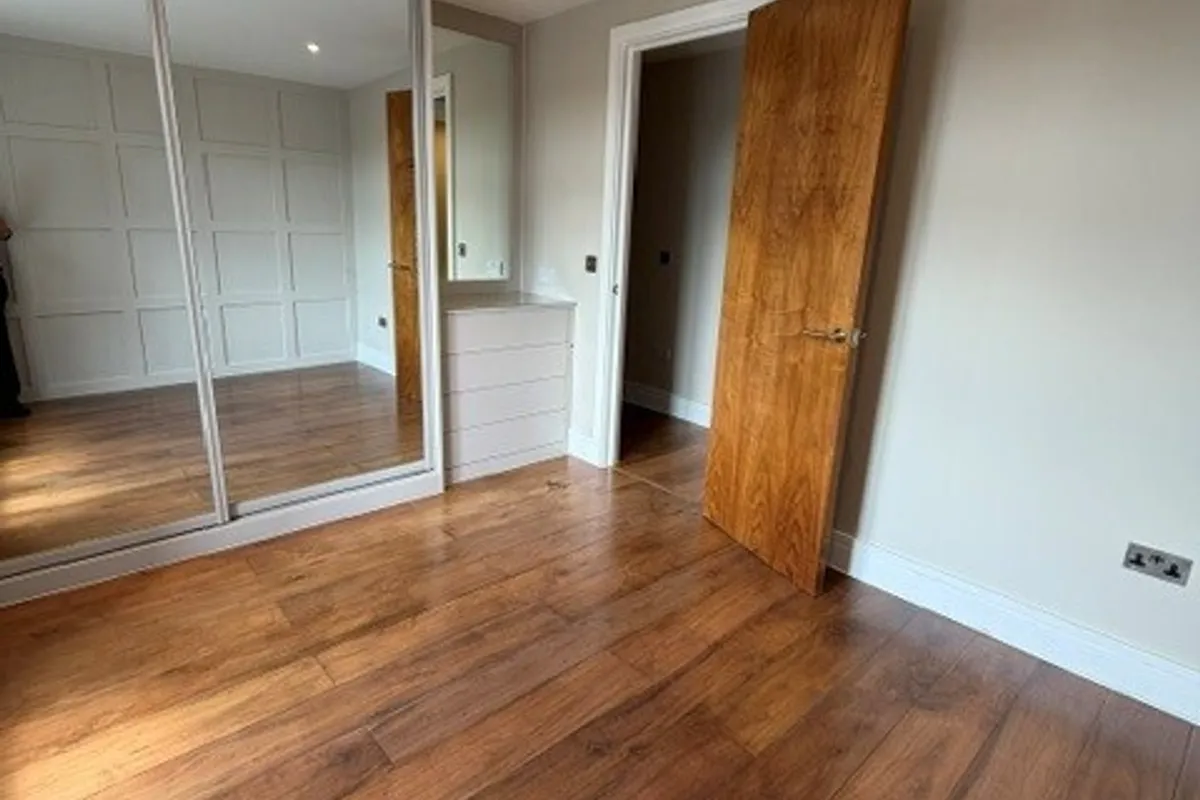 Flat Chiswick High Road in Greater London